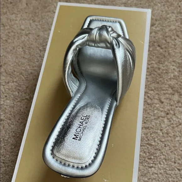 MICHAEL MICHAEL KORS ELENA METALLIC LEATHER SANDAL - Picture 4 of 10